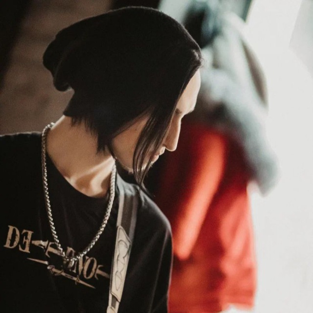 эмоboy next door