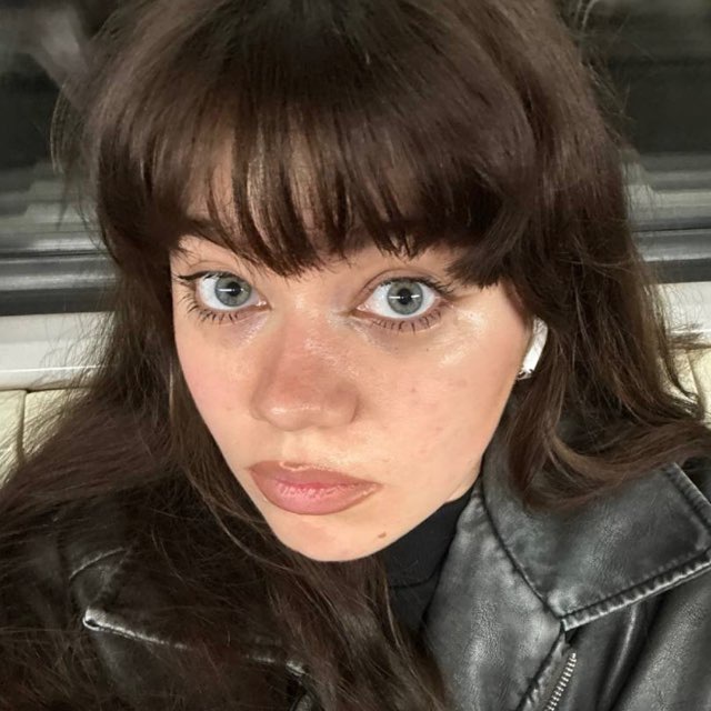 Оля из объятий поля
