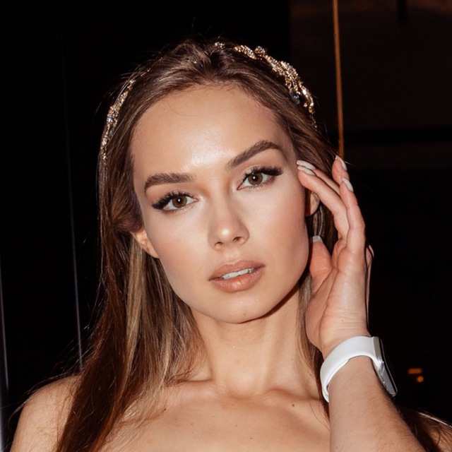 Аня Нарыкова печатает…